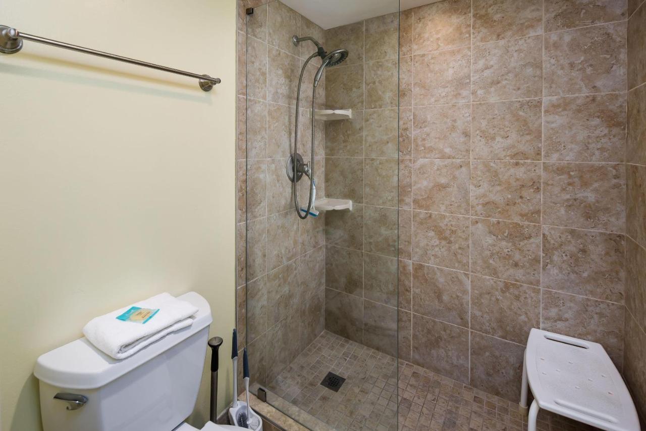 Nautilus 1203 - Gulf Front 2 Bedroom! 2nd Floor! Free Service March To October Holiday home *