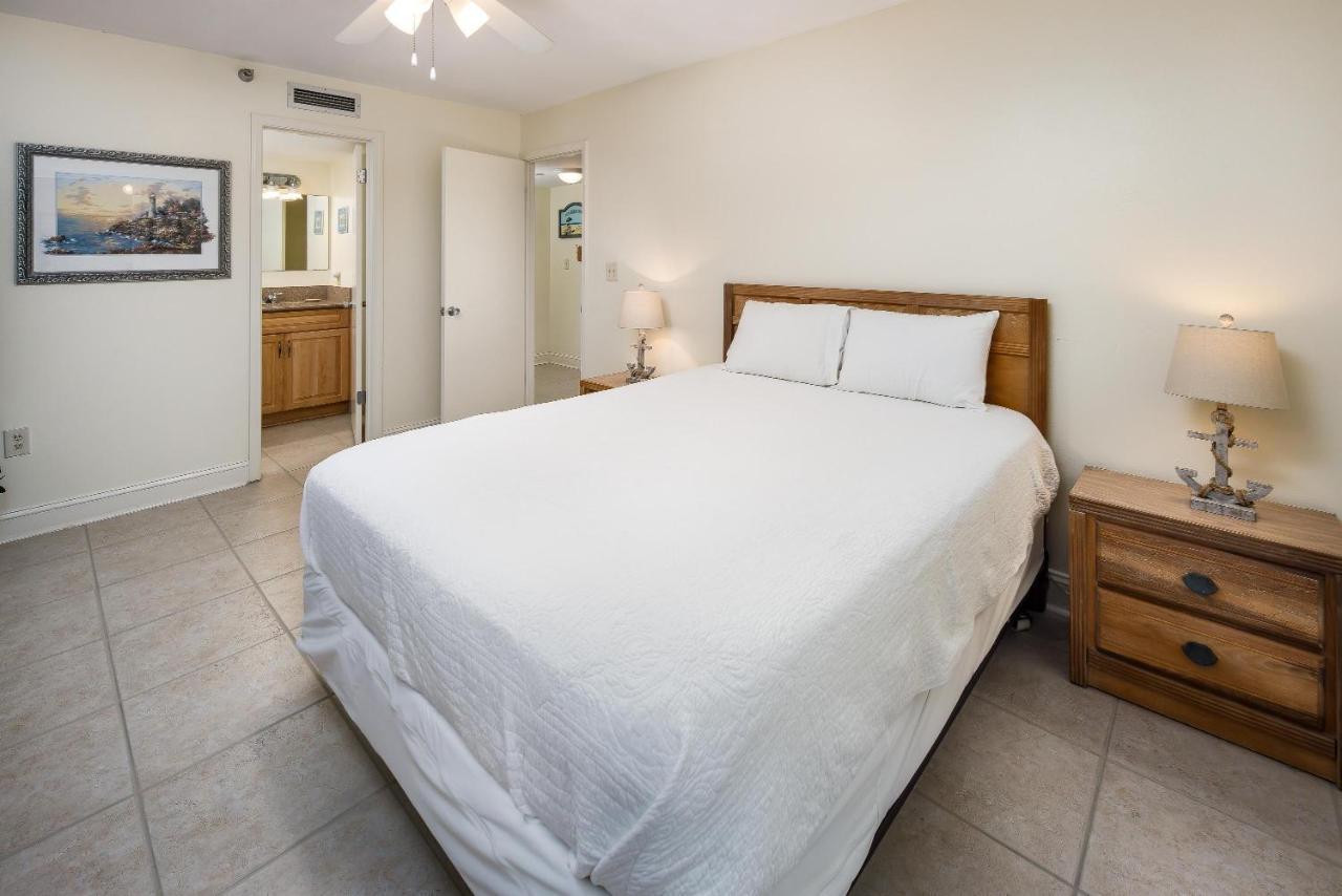 Nautilus 1204 - Gulf Front - 2 Bedroom! 2nd Floor Free Service March To October Holiday home *