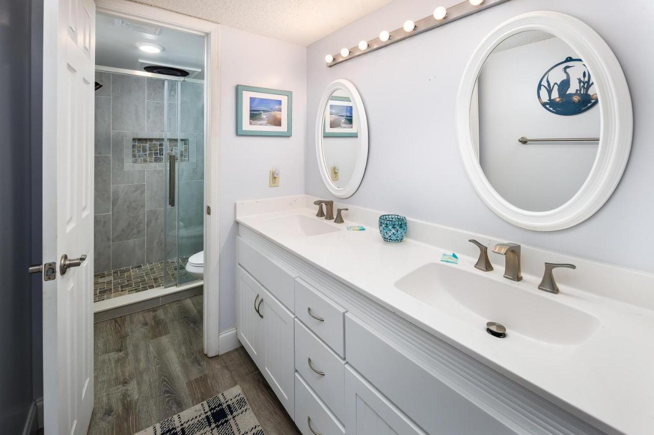 Nautilus 1601 - Gulf Front 2 Bedroom - 6th Floor - Huge Wraparound Balcony Holiday home Fort Walton Beach