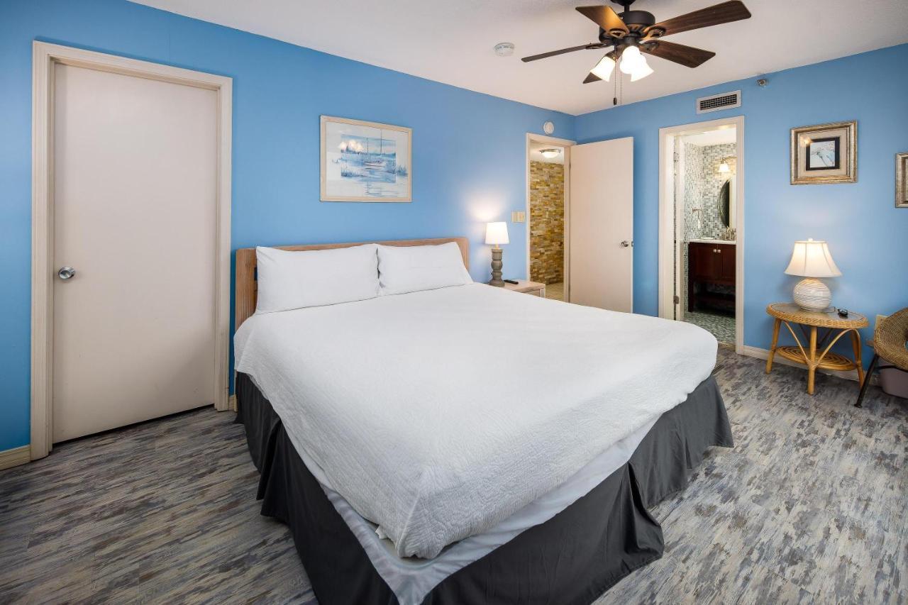 Holiday home Nautilus 1704 Gulf Front Large 2 Bedroom Penthouse Huge Wrap Around Balcony