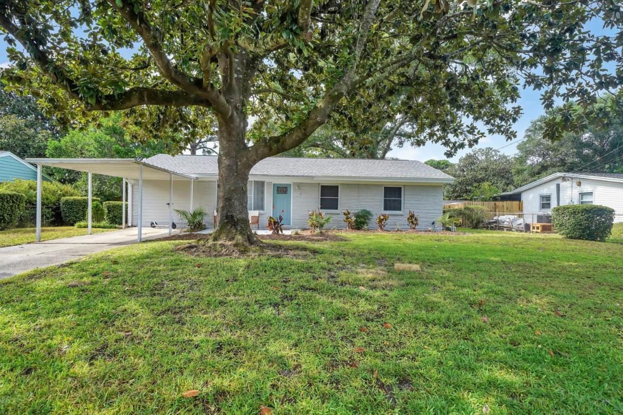 Holiday home Magnolia - Family-friendly Comforts, Tvs, Grill & Just Steps To The Beach! Fort Walton Beach