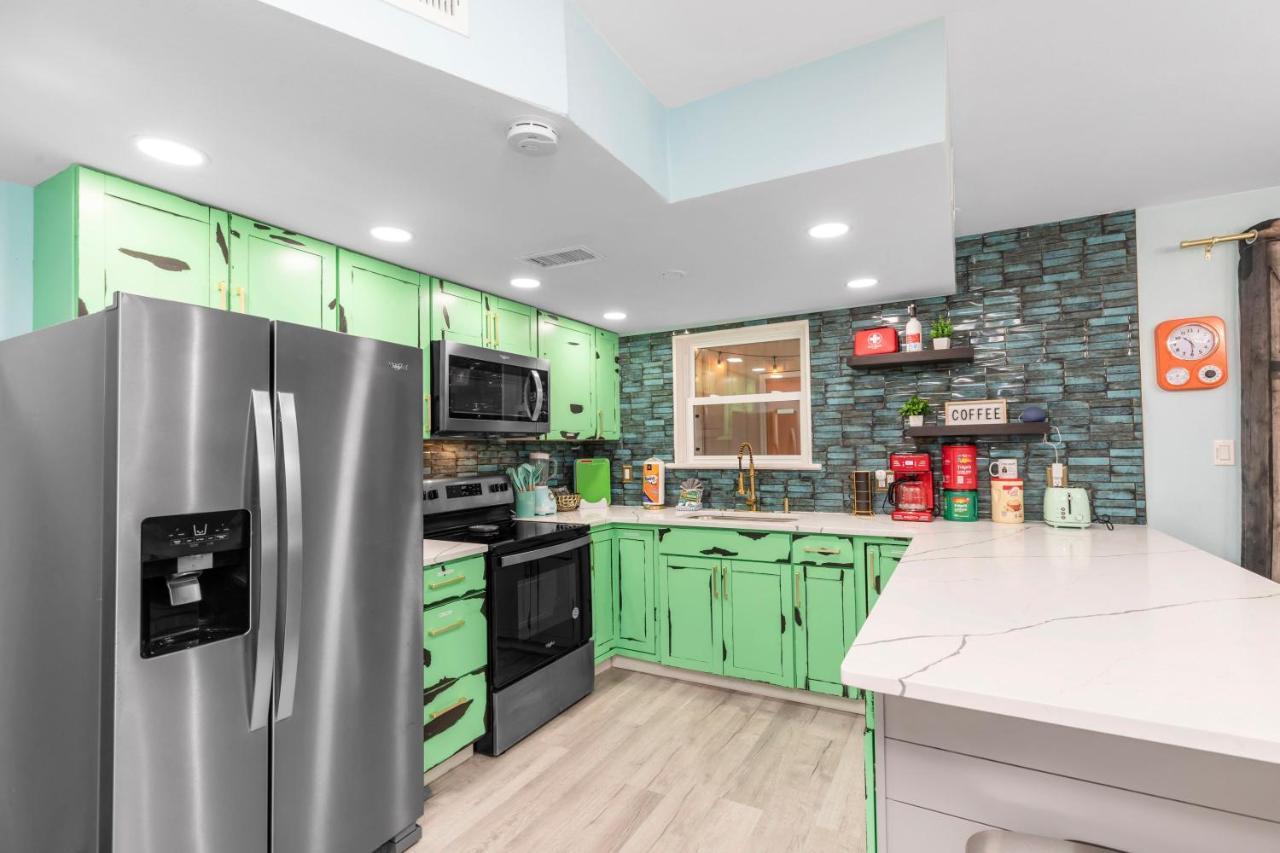 Retro - Arcade Home, Kids, Dogs, Grill, & Beach! Holiday home Fort Walton Beach