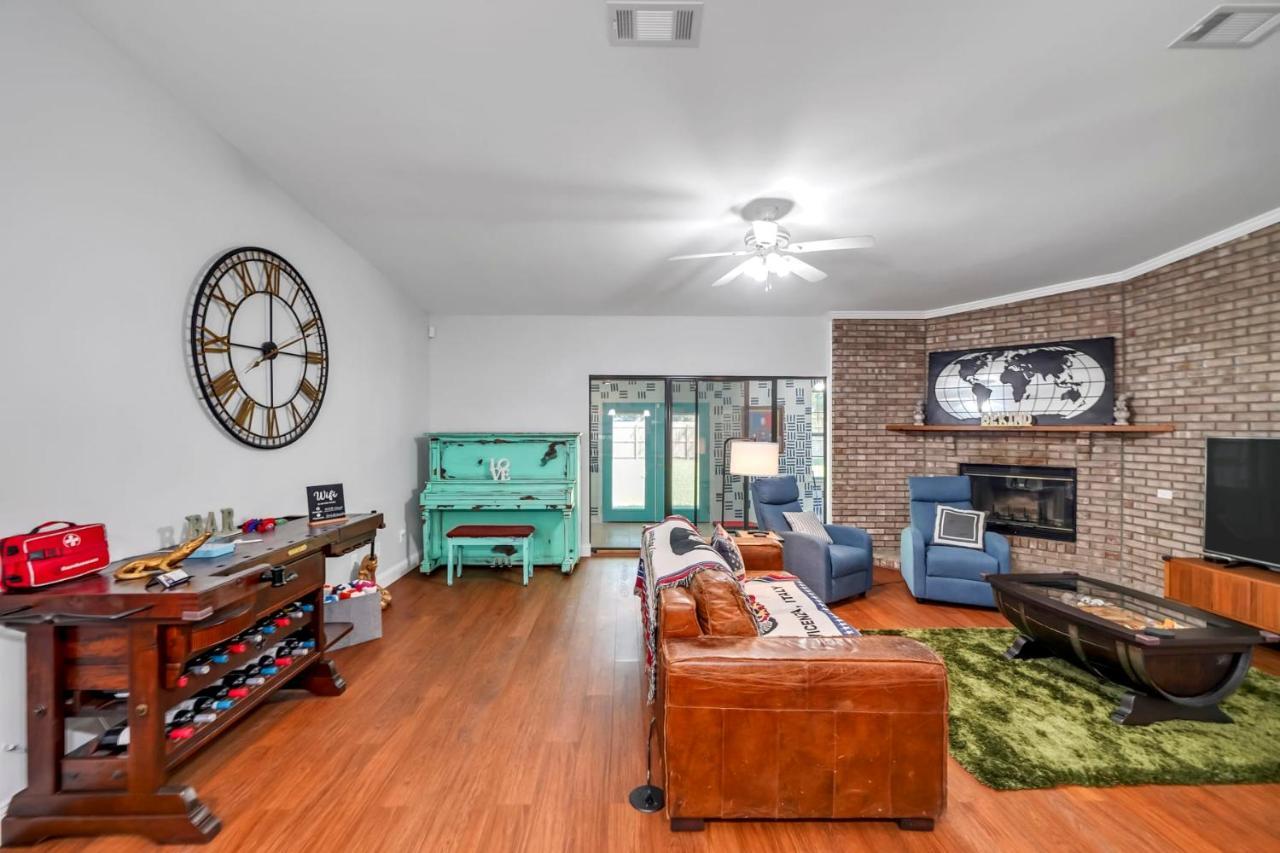 Verb - Arcades, Grill, Gym, Piano, Pong, & Beach! Holiday home