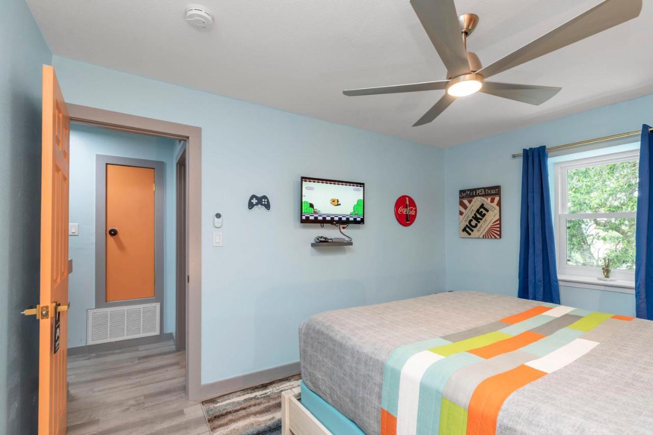 Retro - Arcade Home, Kids, Dogs, Grill, & Beach! * Fort Walton Beach