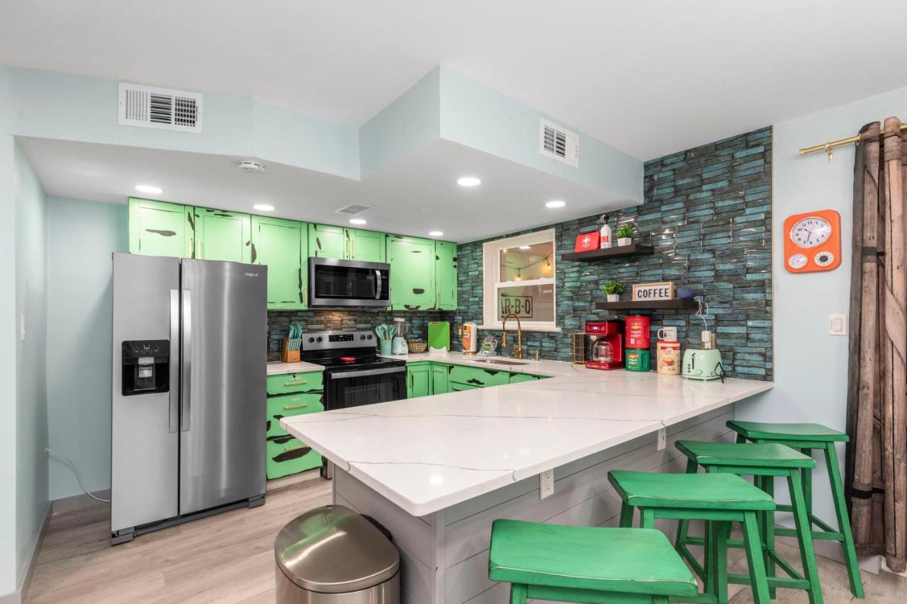 Retro - Arcade Home, Kids, Dogs, Grill, & Beach! Holiday home Fort Walton Beach
