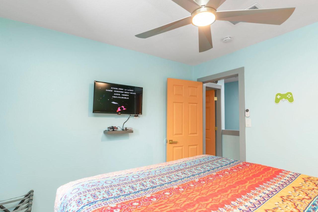 Retro - Arcade Home, Kids, Dogs, Grill, & Beach! Holiday home Fort Walton Beach