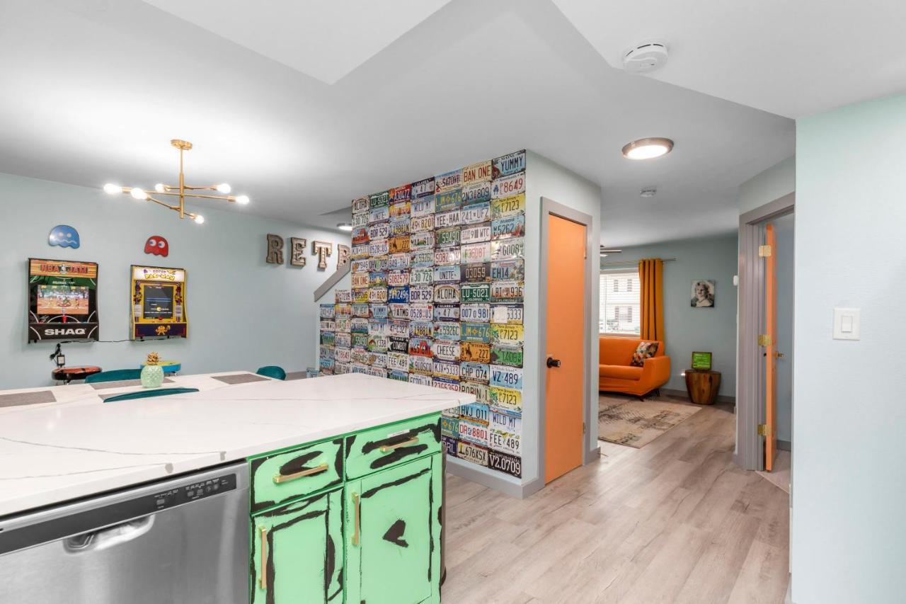 Retro - Arcade Home, Kids, Dogs, Grill, & Beach! Holiday home