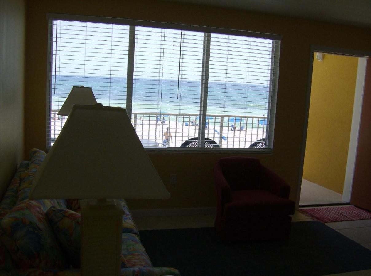 #4 Island Surf By Alicia Hollis Realtor - Open Now Holiday home