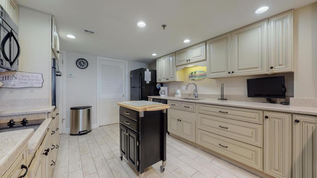 307 Surf Dweller By Alicia Hollis Realtor - Open March 16th Week Holiday home *
