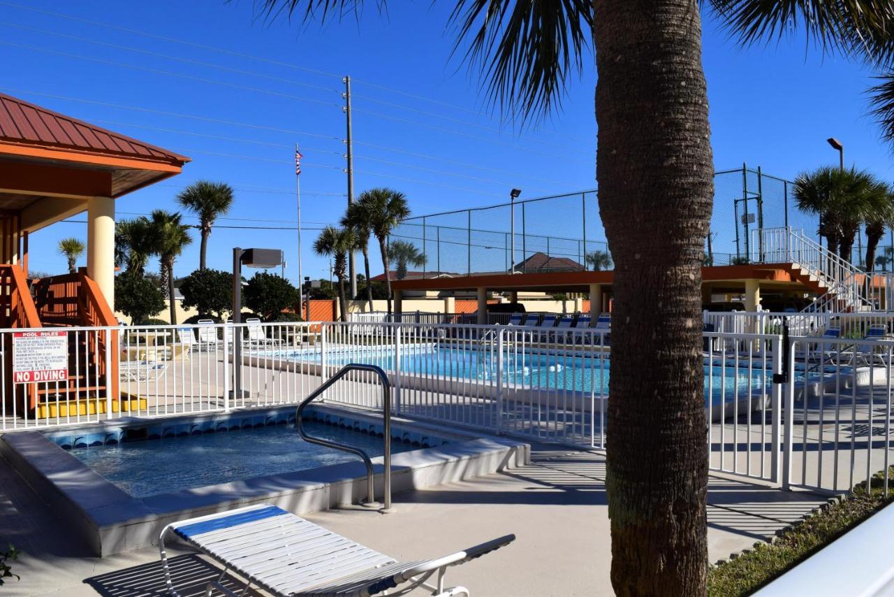 104 Surf Dweller By Alicia Hollis Realtor - Open March 23rd For 4 Nights Holiday home *