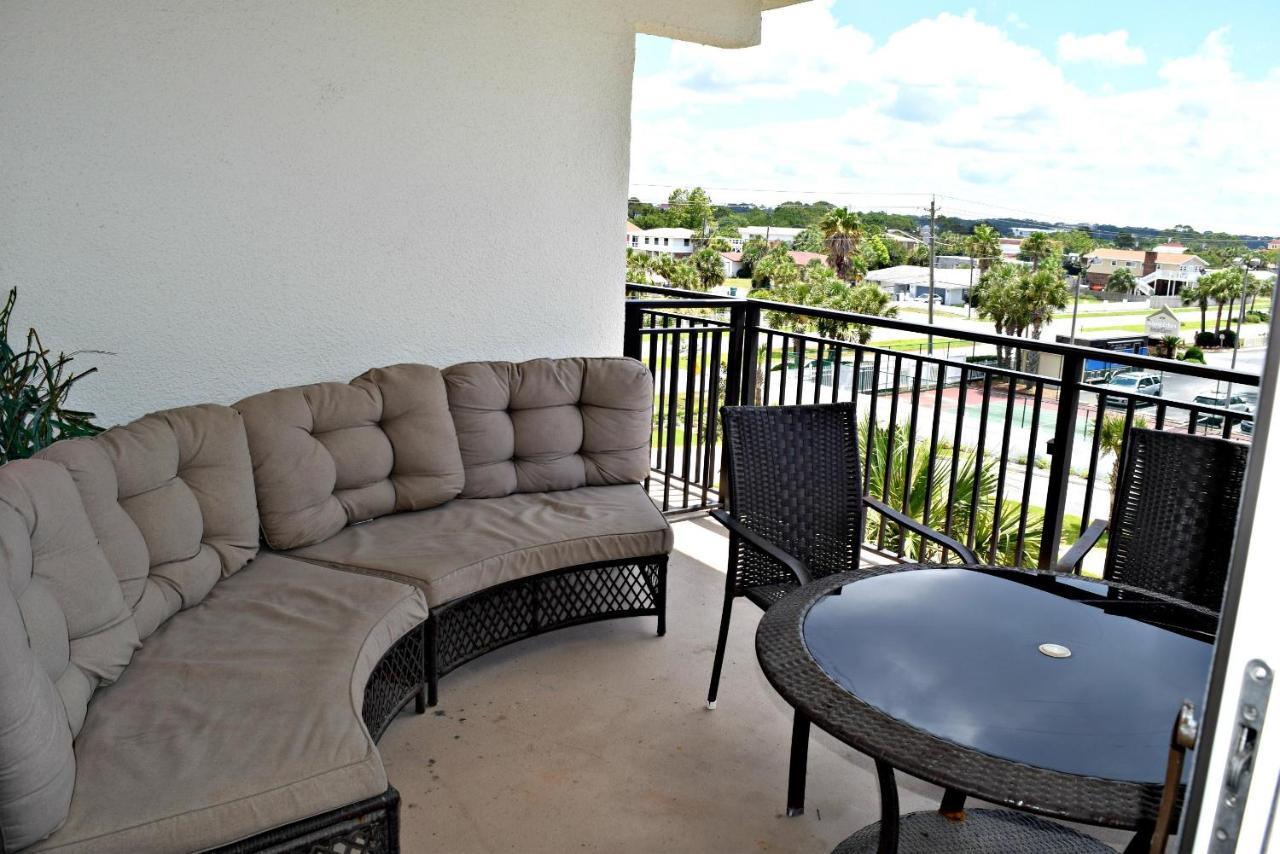 404 Emerald Isle By Alicia Hollis Realtor - Open In August Holiday home