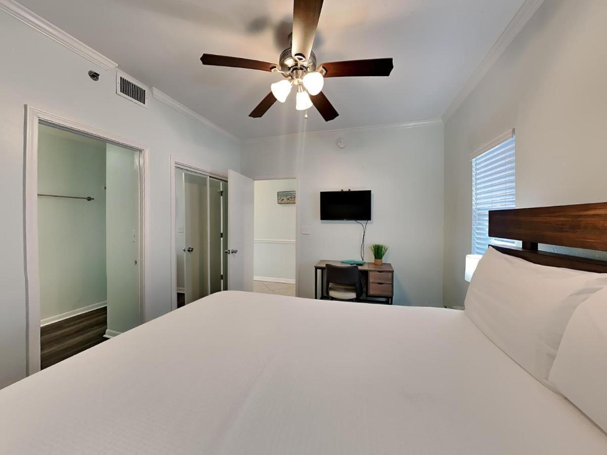 Palm Court Yacht Club #308 Apartment