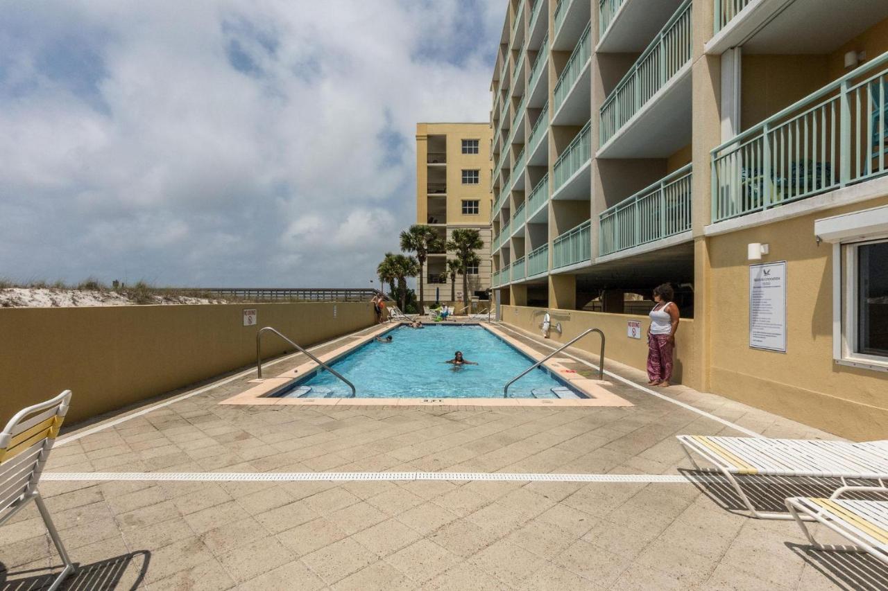 Pelican Isle 408 *