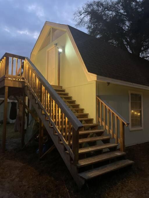 One Bedroom Loft, Very Close To And Downtown * Fort Walton Beach