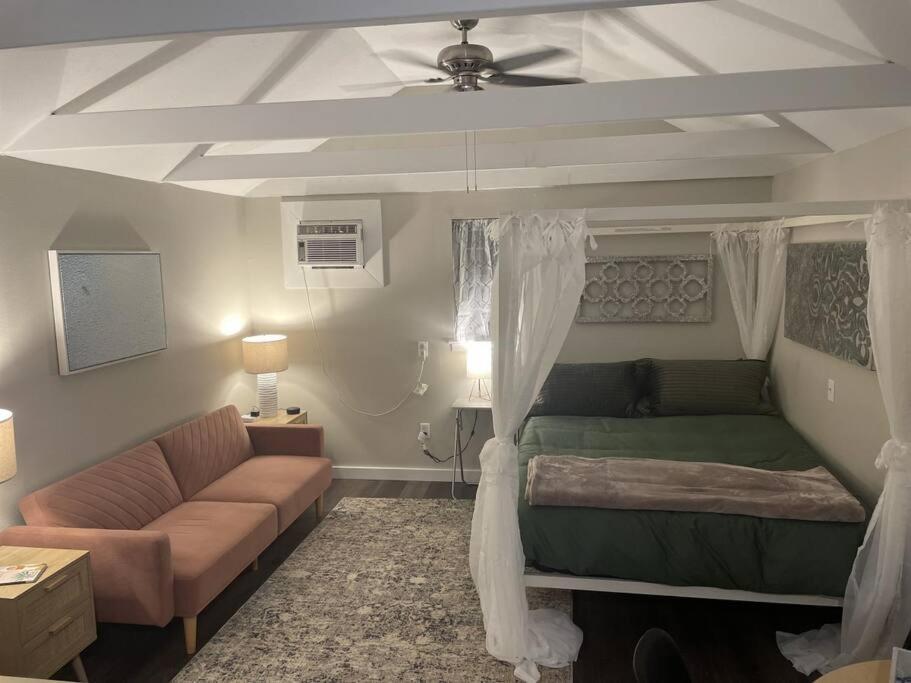 One Bedroom Loft, Very Close To And Downtown Fort Walton Beach