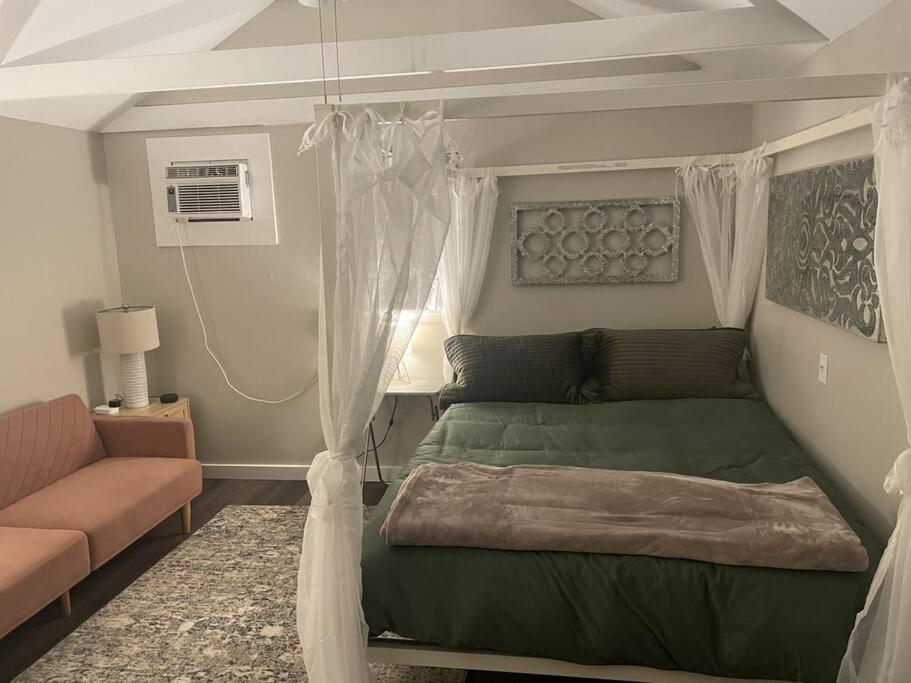 One Bedroom Loft, Very Close To And Downtown Holiday home