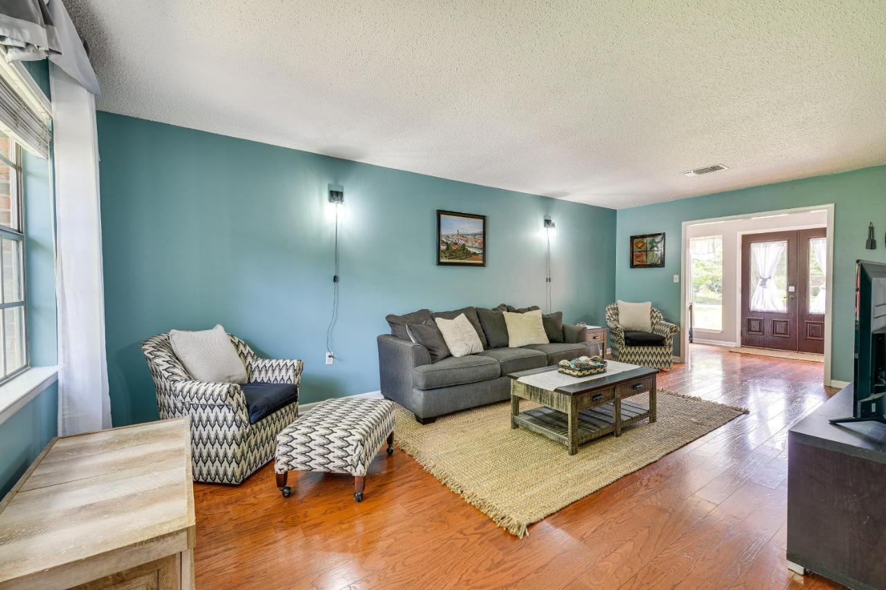 Pet-friendly Walton With Pool