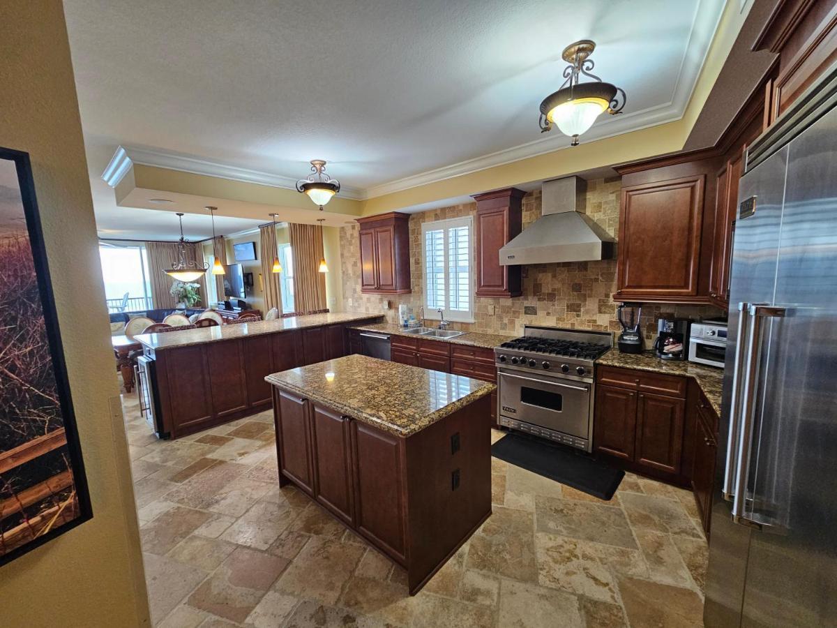 Holiday home Bella Riva 409 4 Bedroom Beachfront Set Up Included