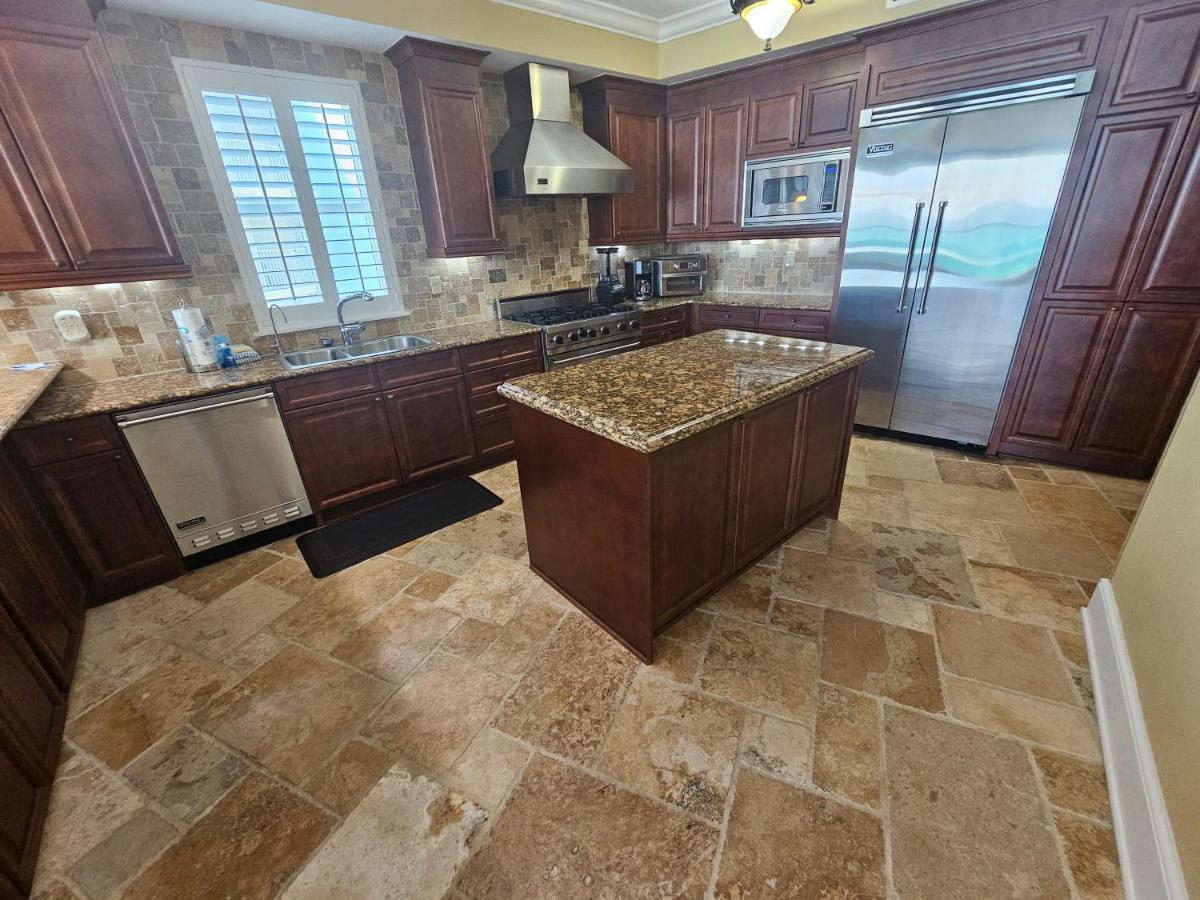 Bella Riva 409 4 Bedroom Beachfront Set Up Included