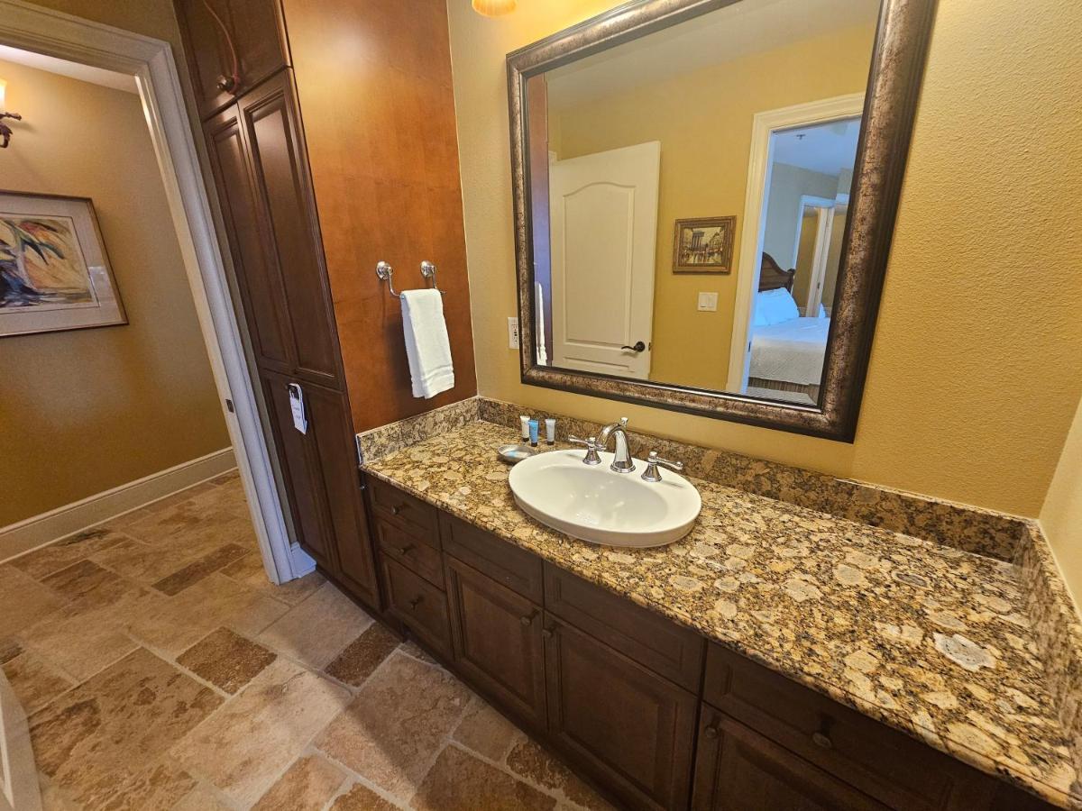 Holiday home Bella Riva 409 4 Bedroom Beachfront Set Up Included