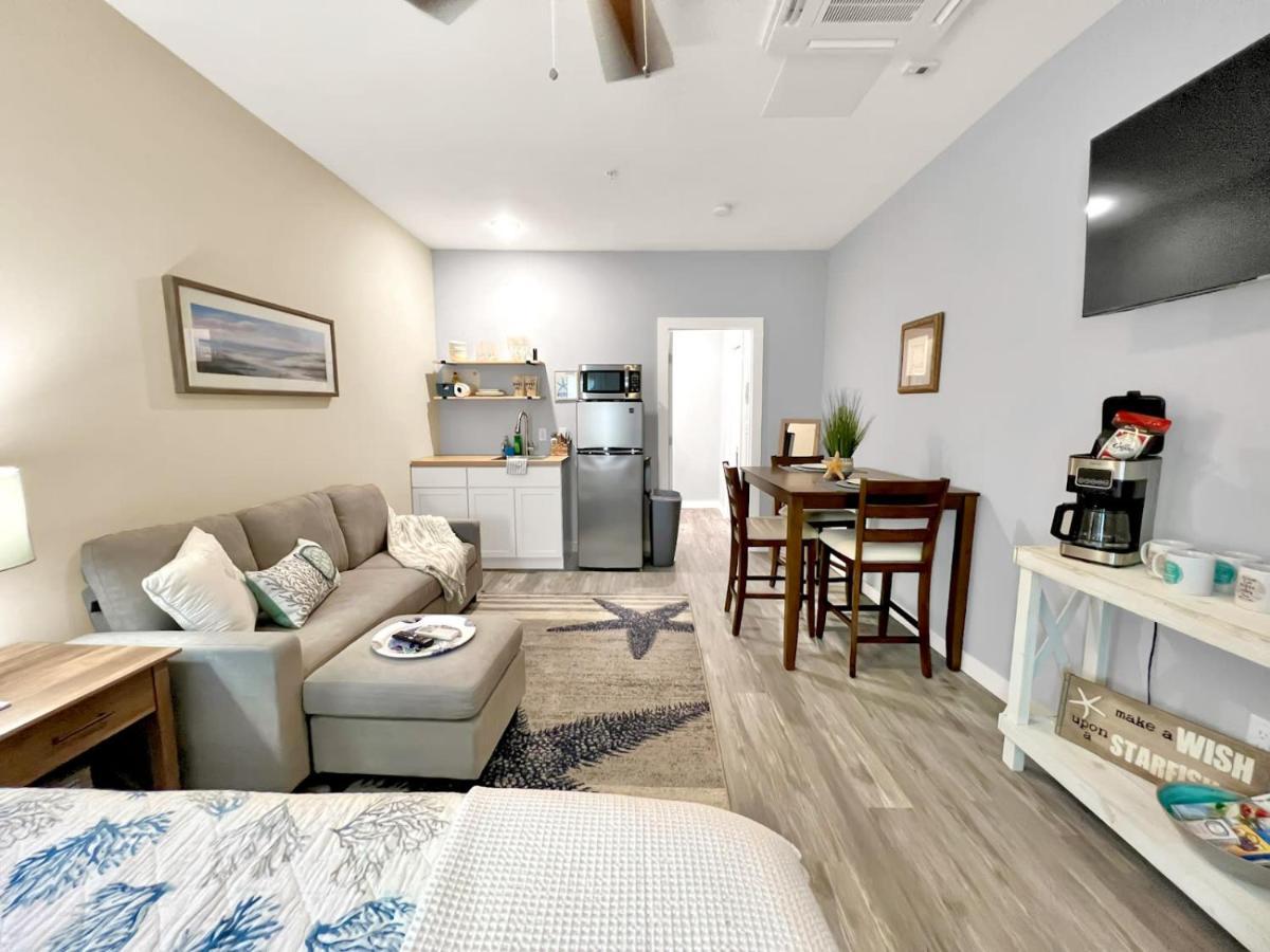 The Dollar Close To Downtown Fwb And Fort Walton Beach
