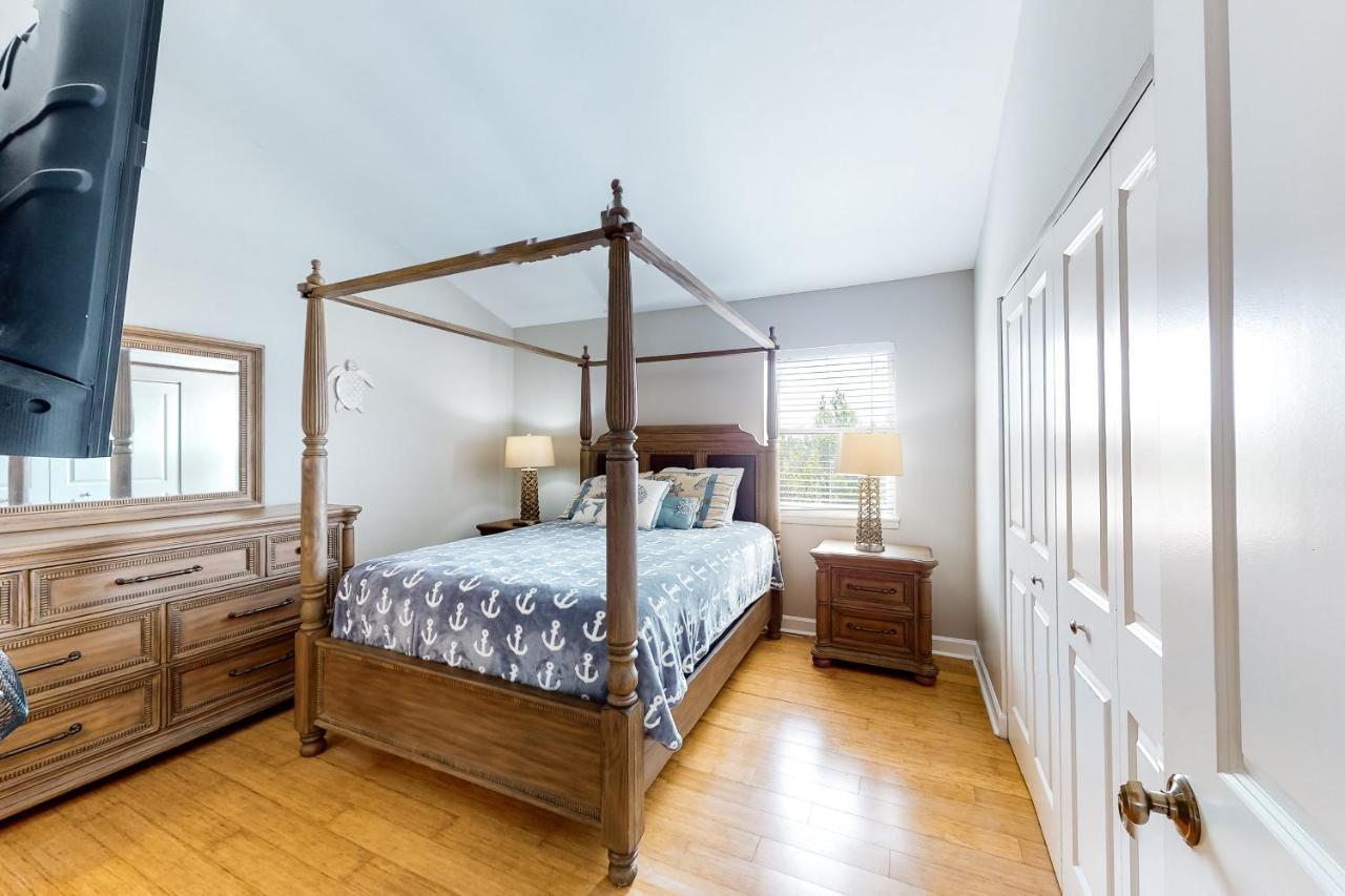 Commodores Landing 209