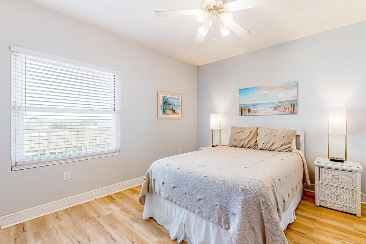 Waters Edge 405 Apartment