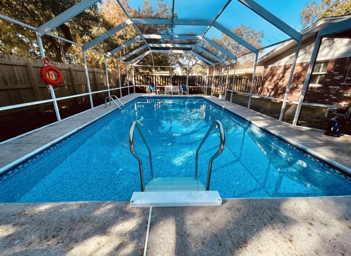 Paradise Living-pool, Sauna, Grill, 5 Bedrooms! Holiday home *