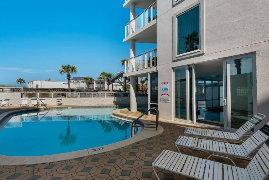 Balcony View! Heated Pool! Holiday home
