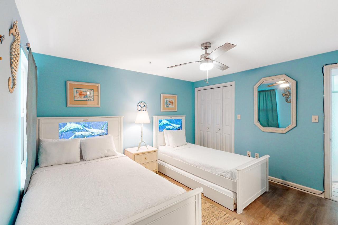The Palms 504 Apartment