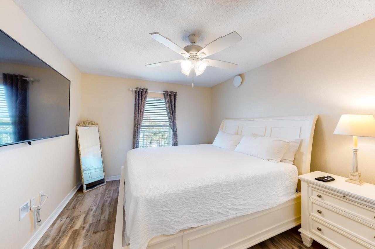 Apartment Islander Unit 3009 *