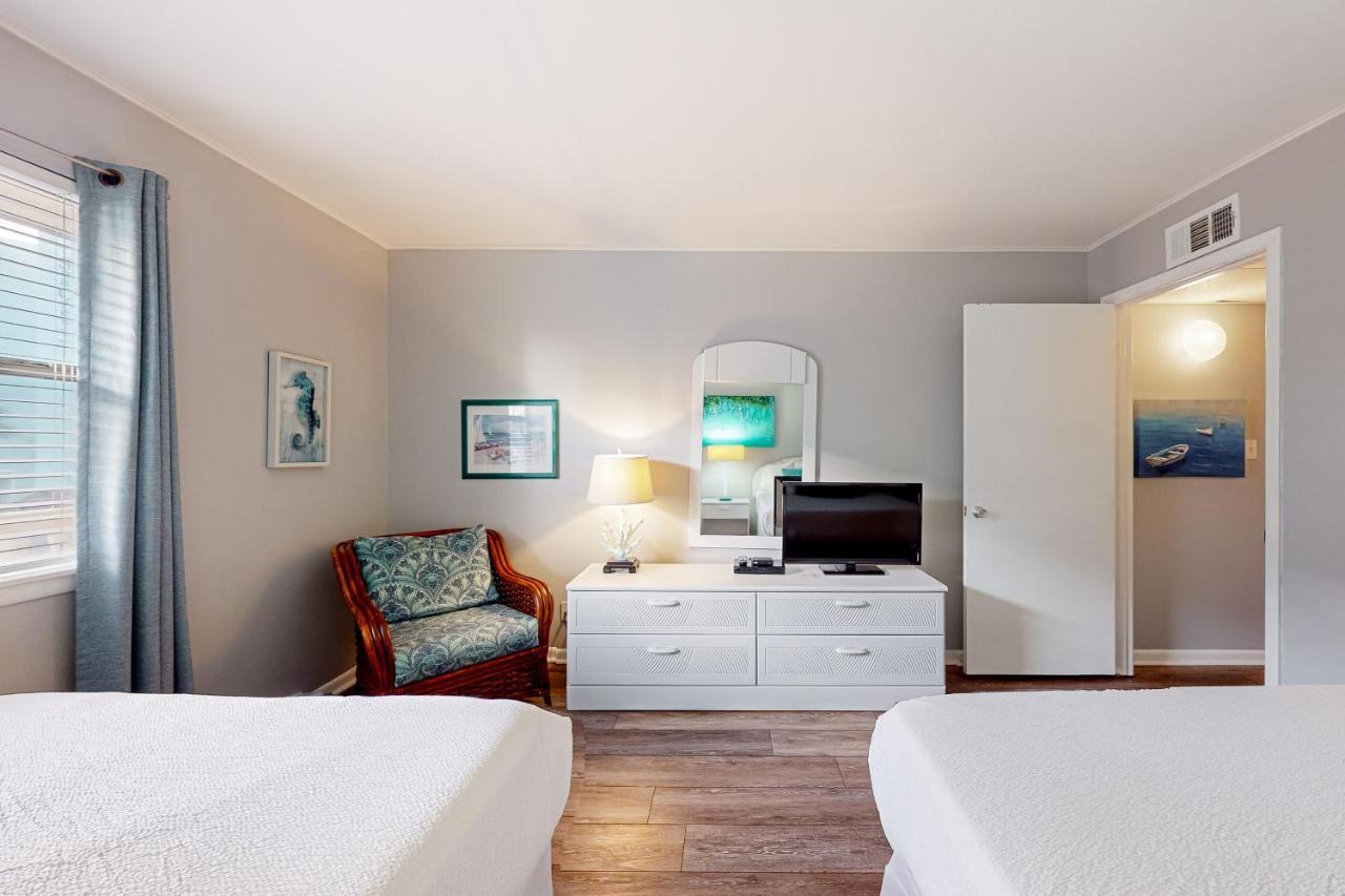 Venus, Unit 215b Apartment *