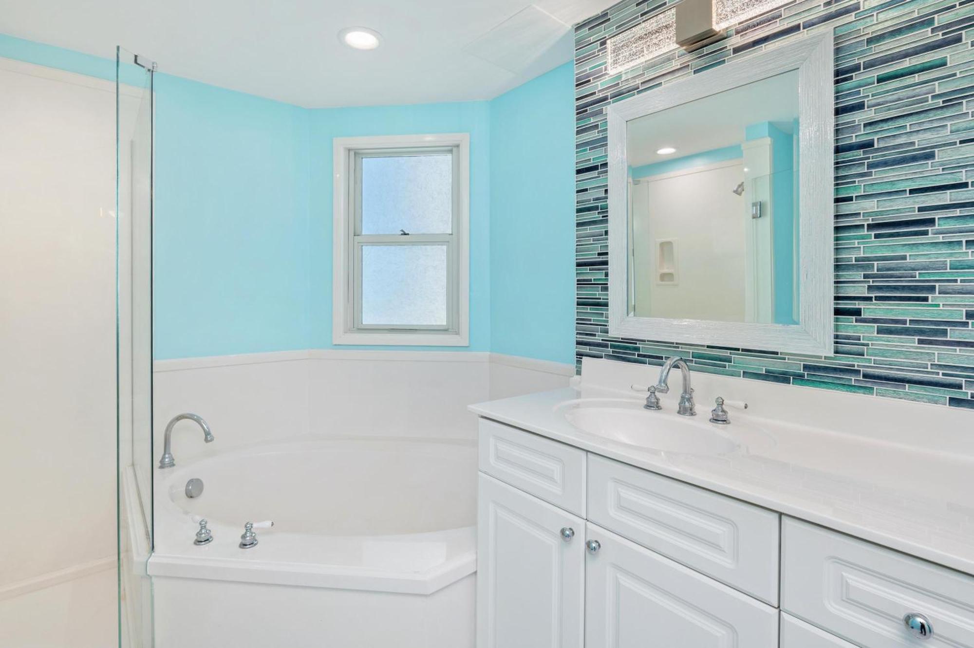 Waterscape - Wrap-around Balcony -panoramic Views! *