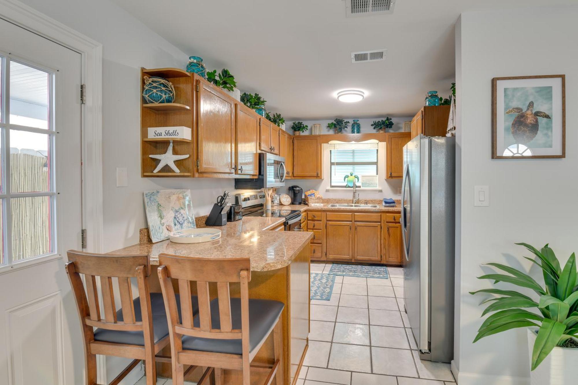 Walton With Patio And Hot Tub! Holiday home Fort Walton Beach