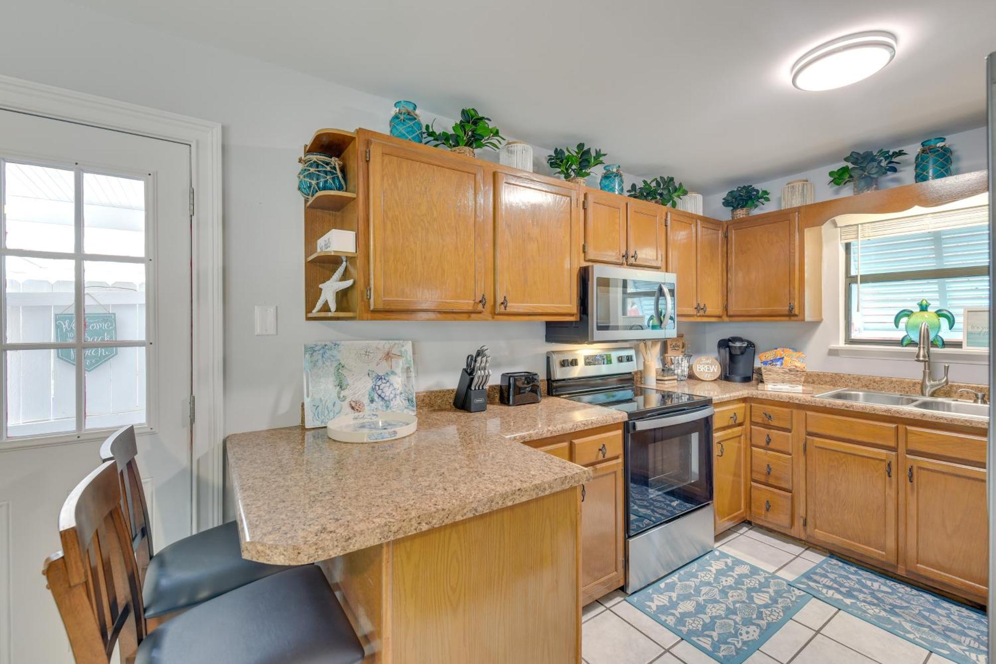 Walton With Patio And Hot Tub! Holiday home Fort Walton Beach
