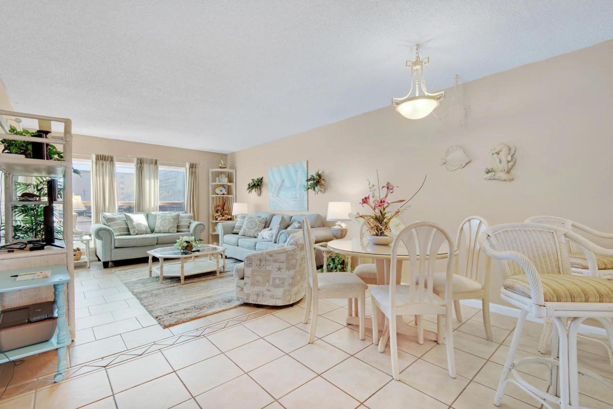 Emerald Isle 205 By Alicia Hollis Open Until Mar 21st Holiday home
