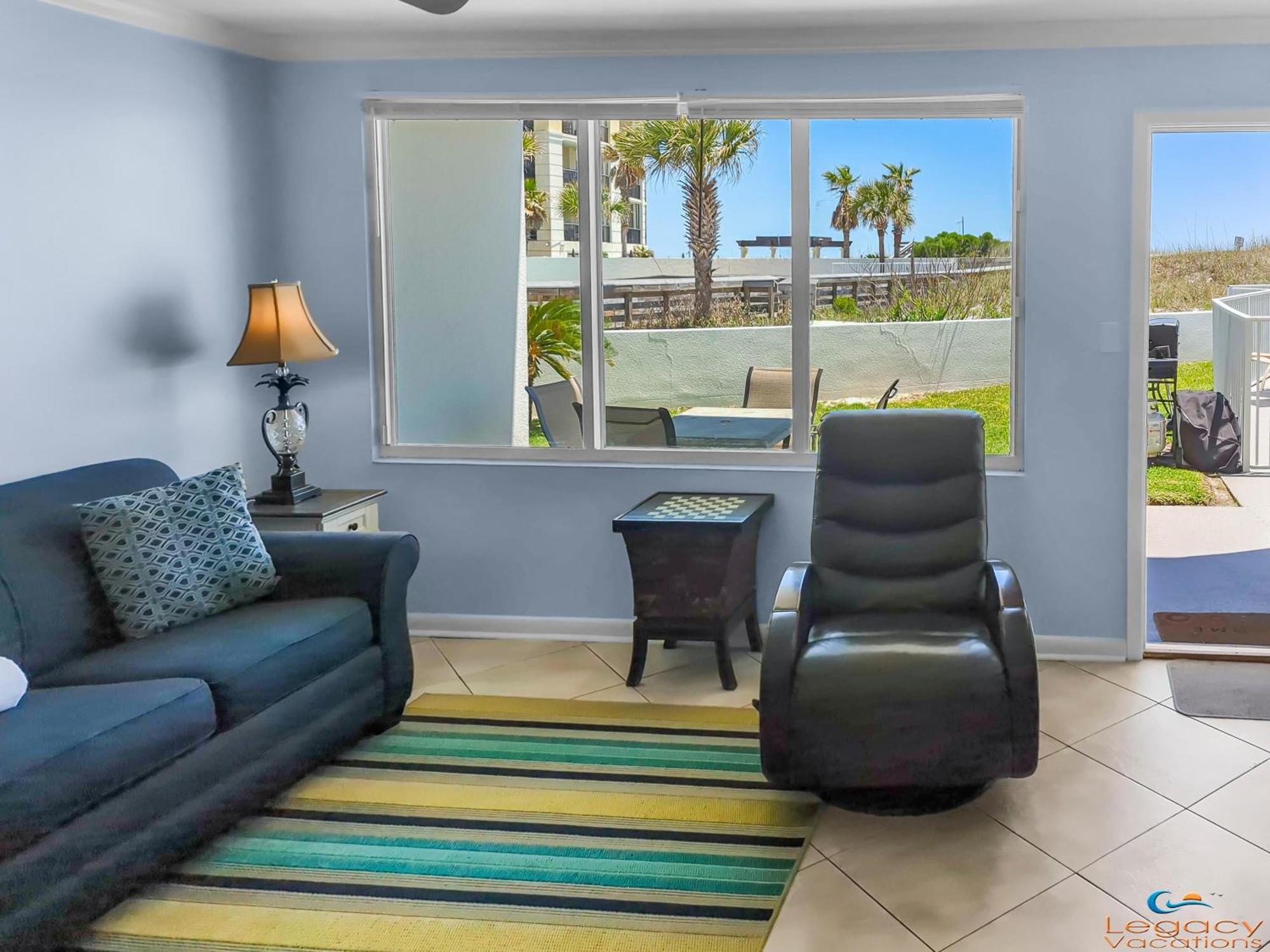 Is7-cozy 2 Bed Beachfront-walk Out To The Beach!