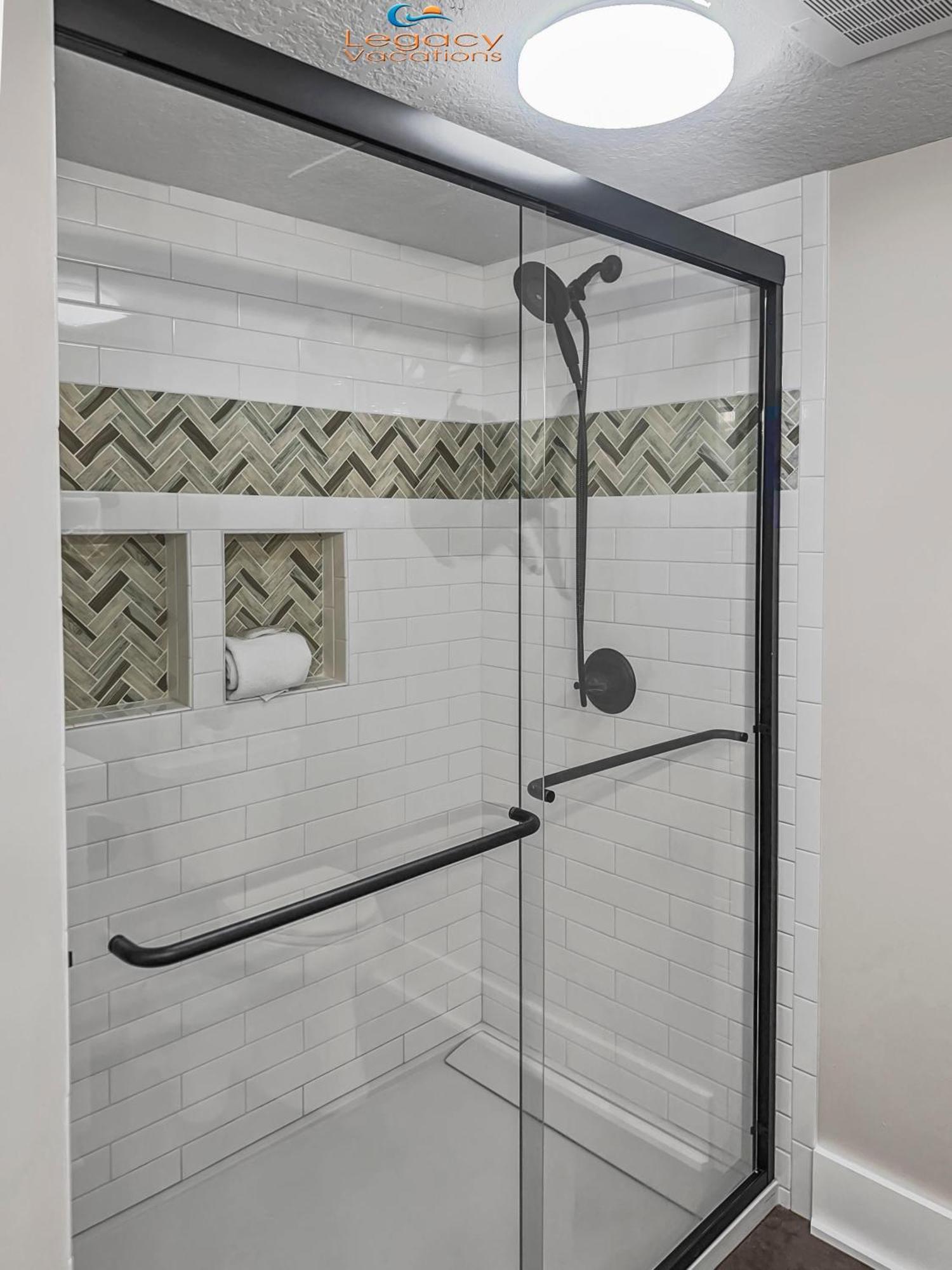 New Remodel - And Pool Access From Balcony! Apartment