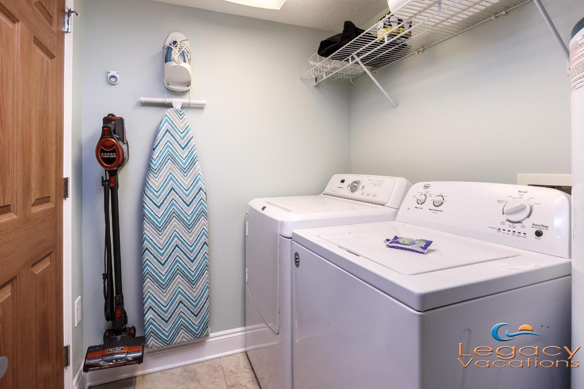 New Remodel - And Pool Access From Balcony! Apartment