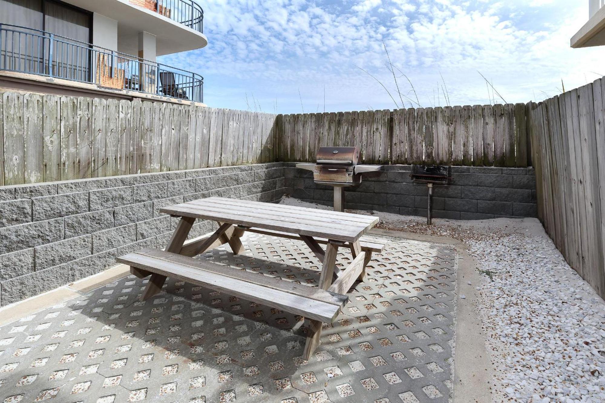 New Remodel - And Pool Access From Balcony! *