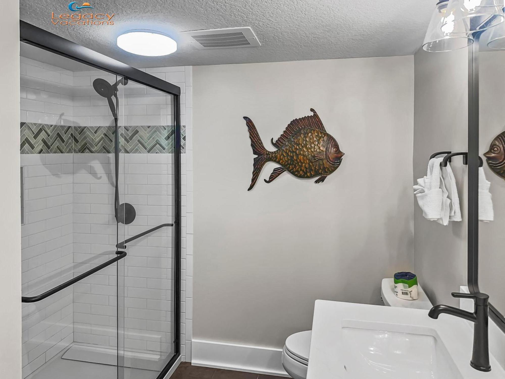 Apartment New Remodel - And Pool Access From Balcony! *