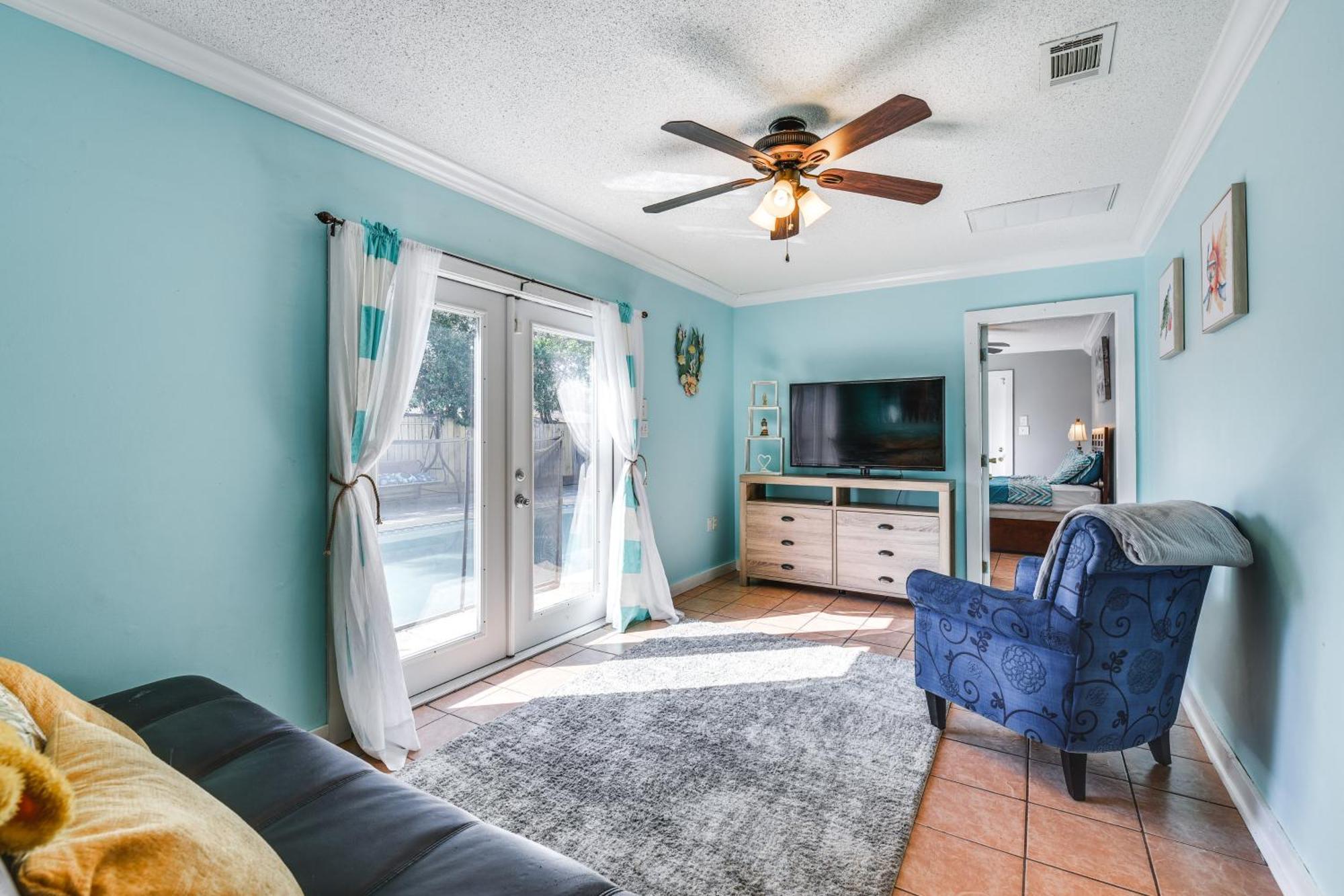 Pet-friendly Walton 4 Mi To Ocean *