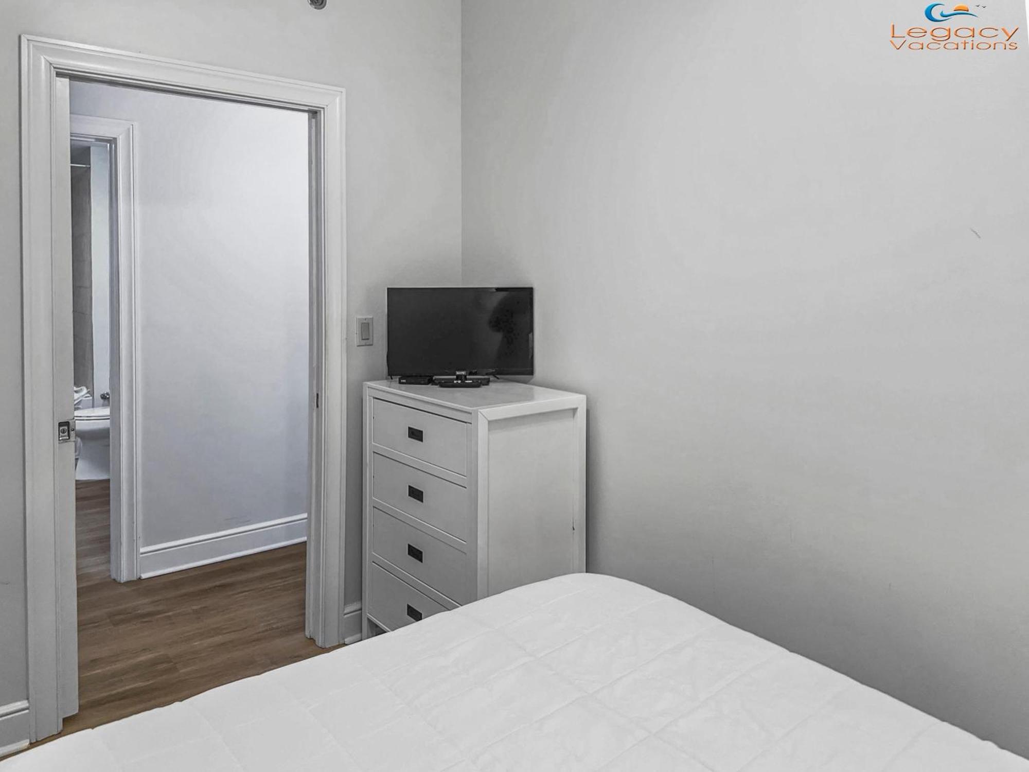 Az 102- 4bd Gulf Front Condo-3 Kings -1 Queen Bed!