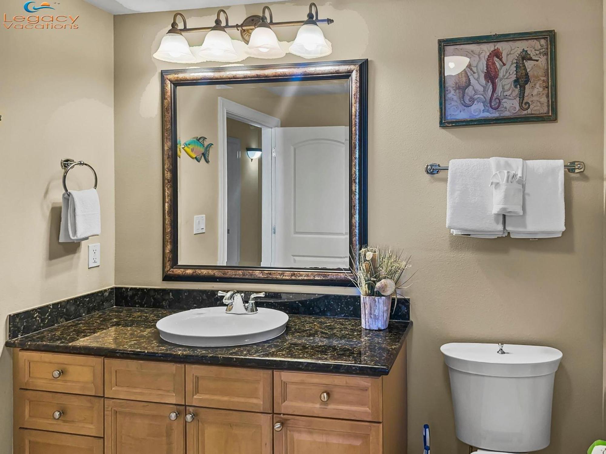 Apartment Azure #413- 3 Bd Beachfront - King Beds! *