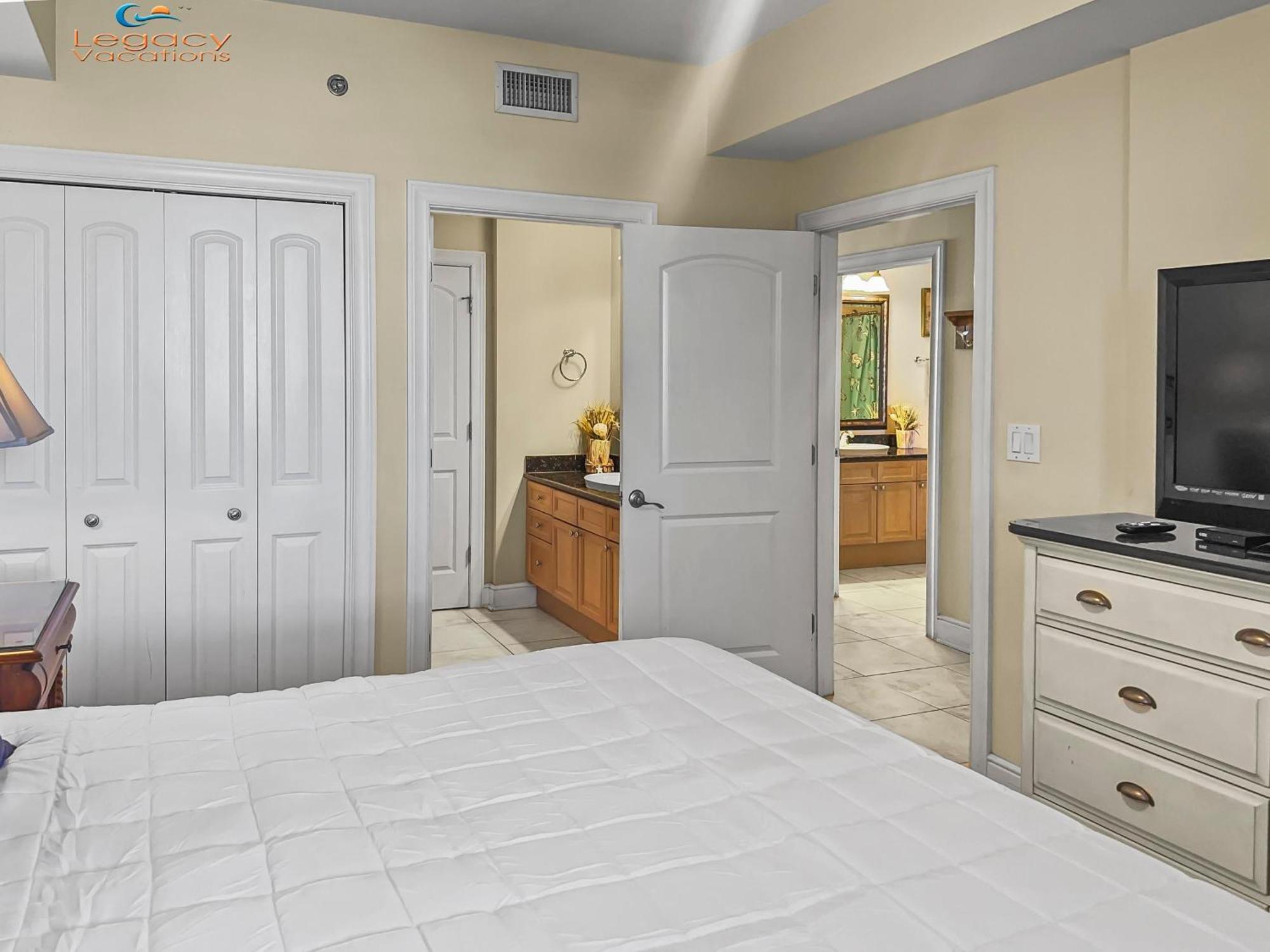 Azure #413- 3 Bd Beachfront - King Beds! * Fort Walton Beach