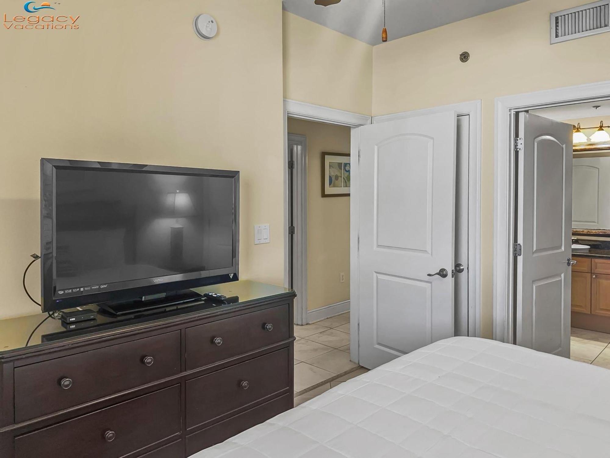 Apartment Azure #413- 3 Bd Beachfront - King Beds!