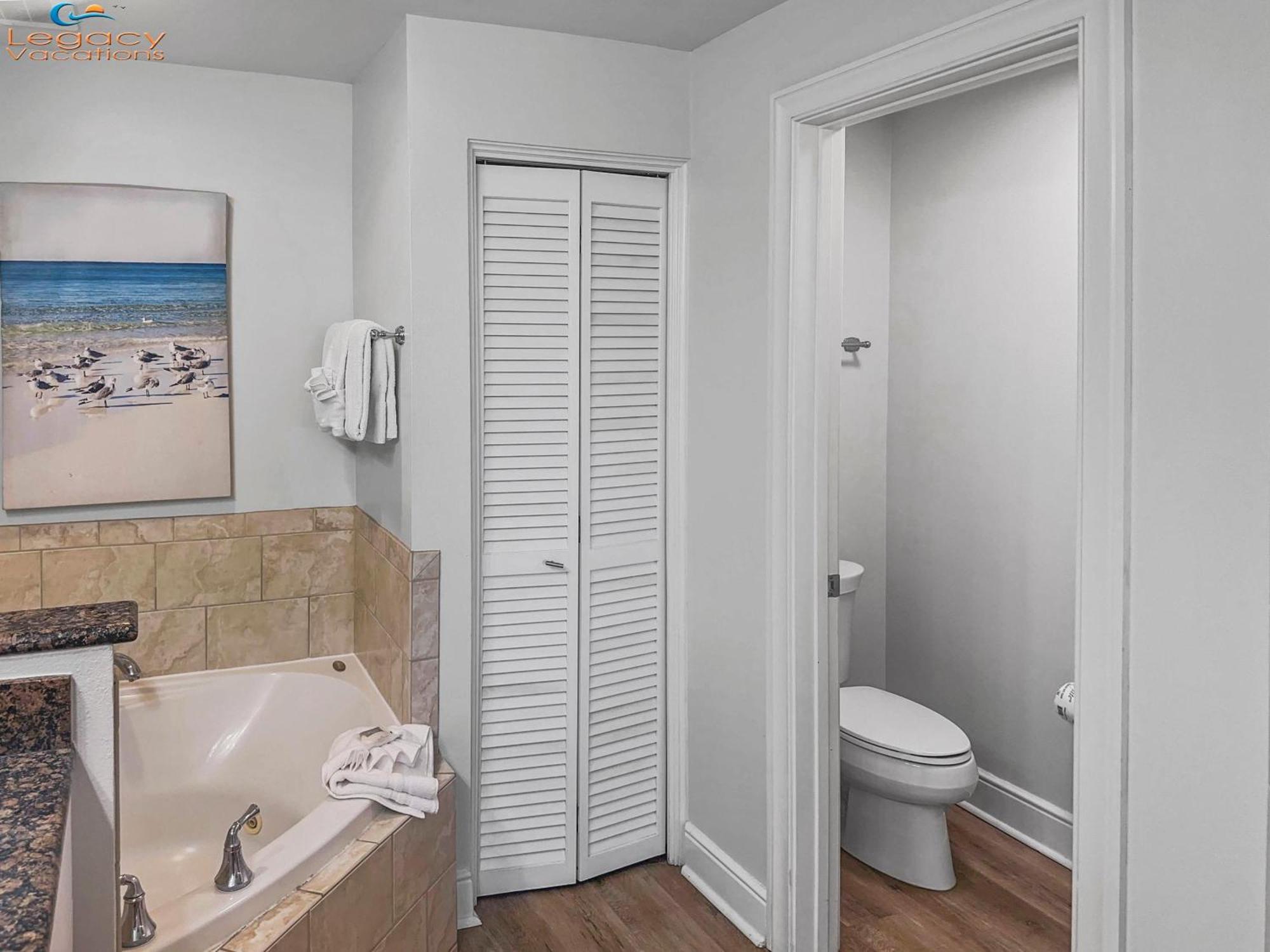 Az 102- 4bd Gulf Front Condo-3 Kings -1 Queen Bed!