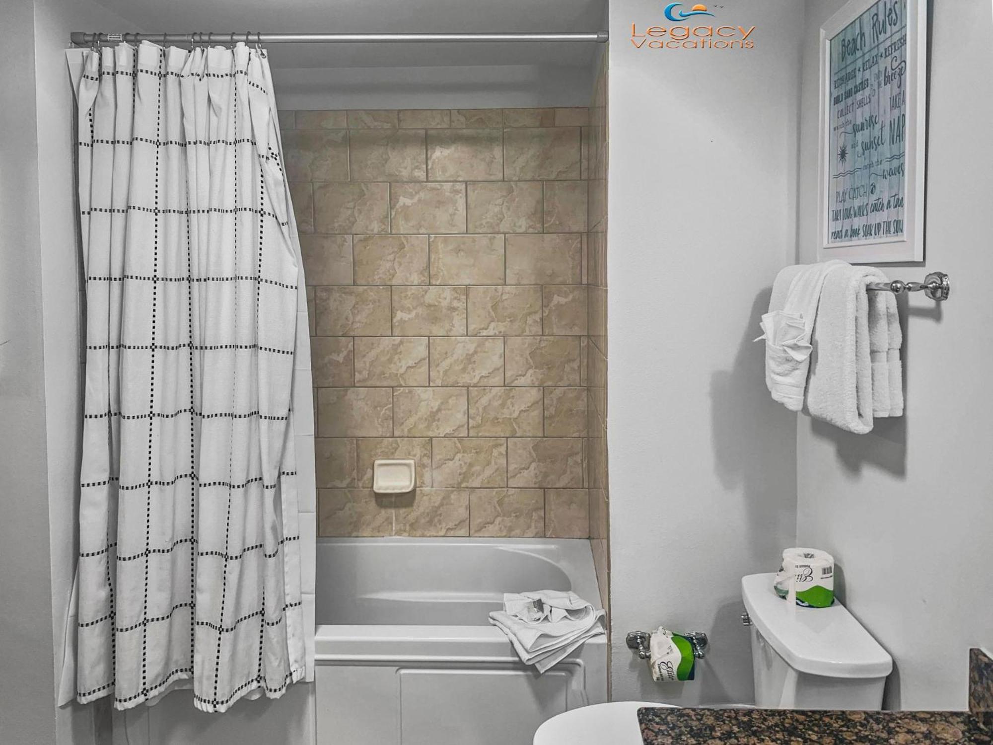 Apartment Az 102- 4bd Gulf Front Condo-3 Kings -1 Queen Bed!