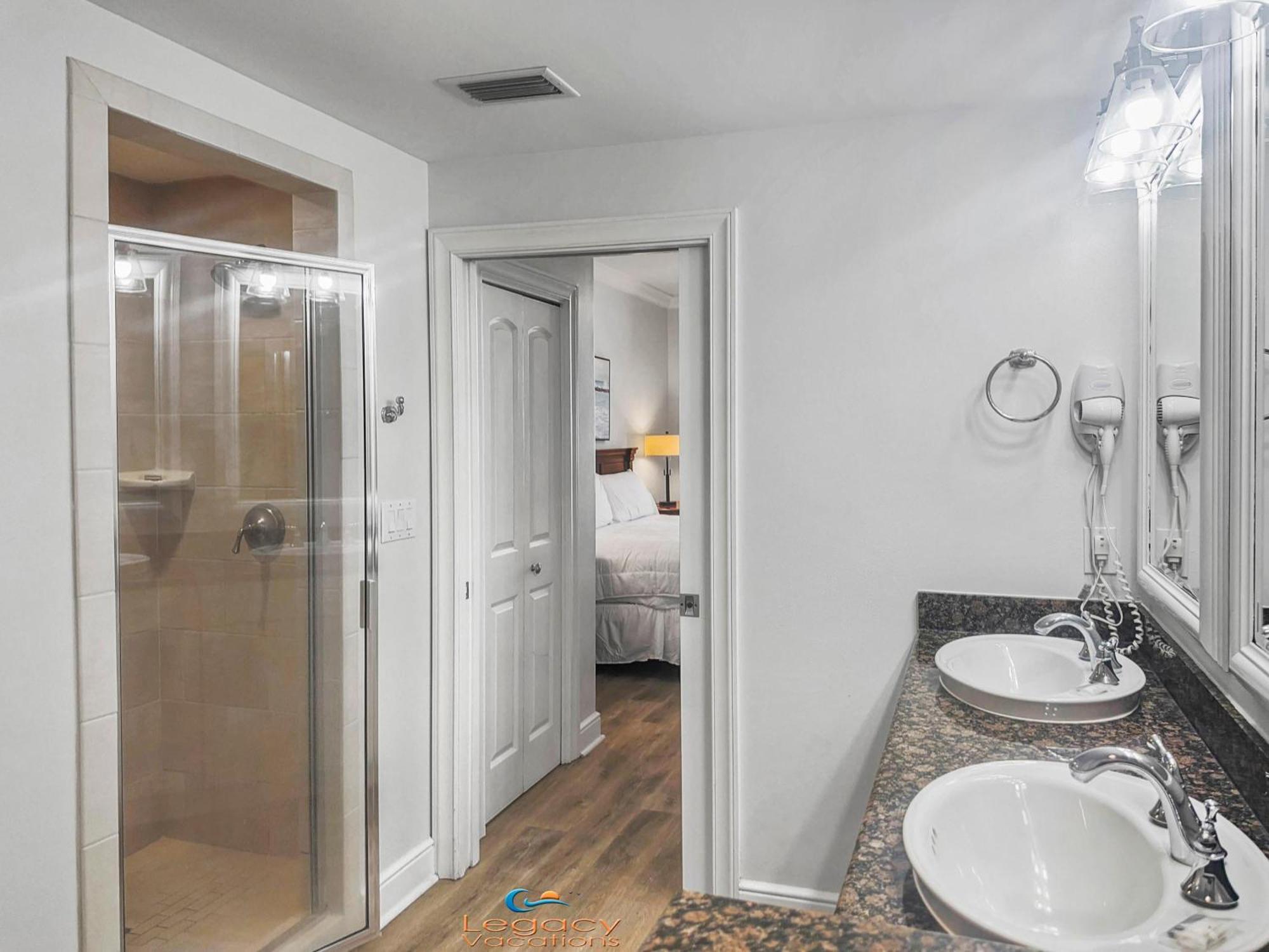 Az 102- 4bd Gulf Front Condo-3 Kings -1 Queen Bed! Apartment Fort Walton Beach