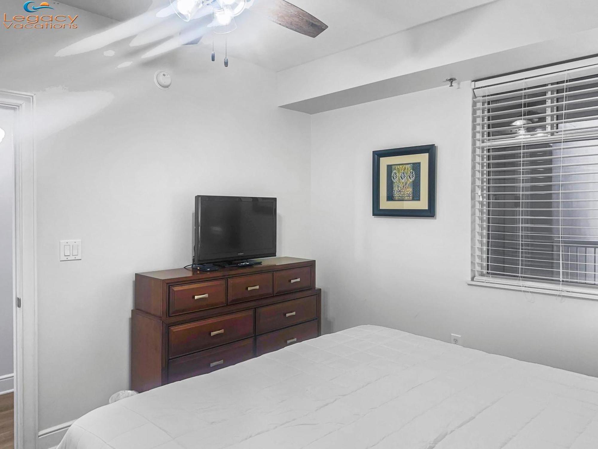 Apartment Az 102- 4bd Gulf Front Condo-3 Kings -1 Queen Bed! *